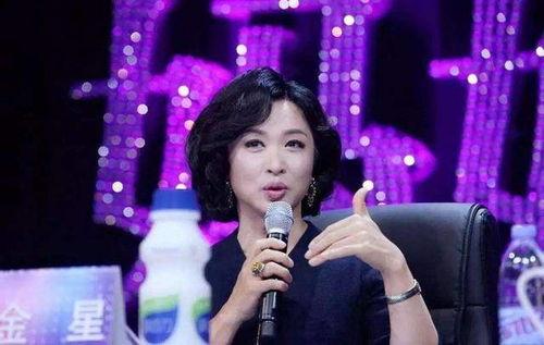 金星爆料女大男小视频播放,女大男小恋情视频引发热议，网友热议年龄差距与爱情观