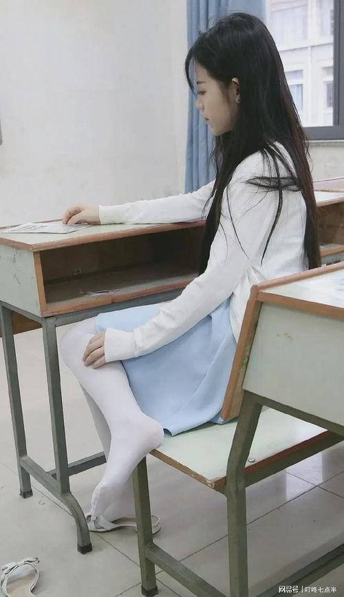 老师丝袜脚心图